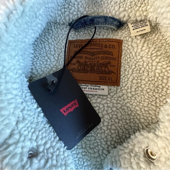 Levi's Blue Sherpa Trucker Jacket - Picture 11 of 13